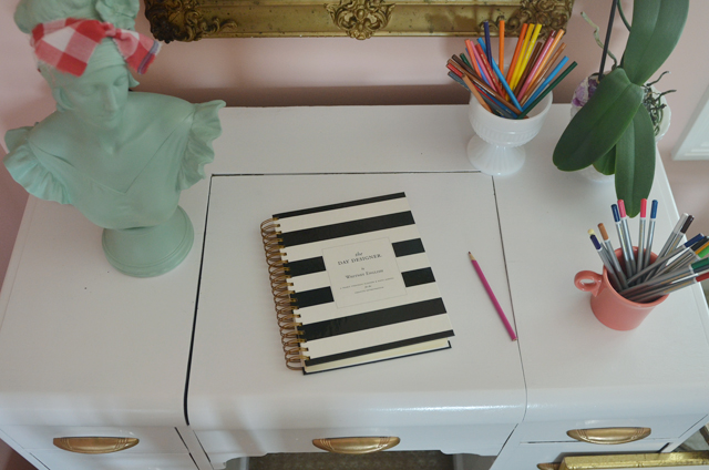 DIY white lacquer desk